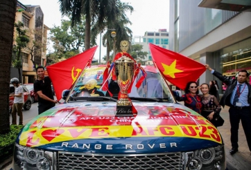 Muôn kiểu dán decal như 'phá xe' ủng hộ U23 VN