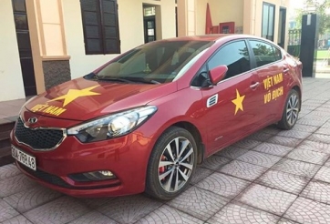 Cách bóc decal cổ vũ U23 Việt Nam trên xe máy, ô tô