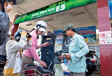 Bộ Tài Chính lại tìm cách để tăng giá xăng thêm 1000đ/lít ?