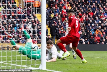 VIDEO: Firmino dễ dàng ghi bàn gỡ hòa cho Liverpool