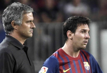 Mourinho đánh giá cơ hội đánh bại Barcelona của MU