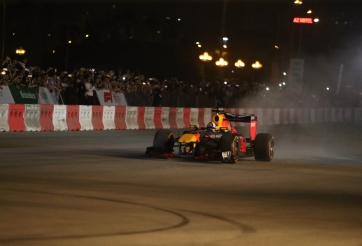 VIDEO: Chiếc xe F1 lần đầu tiên ra mắt khán giả Việt Nam