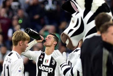 VIDEO: Ronaldo cùng dàn sao Juventus ăn mừng chức vô địch Serie A