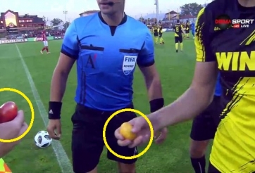 HÀI HƯỚC: Chọi trứng thay vì tung đồng xu để giành quyền chọn sân