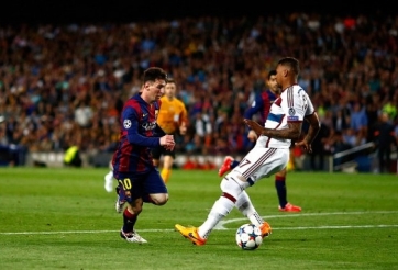 VIDEO: Ngày này 4 năm trước, Messi khiến Boateng ngã xuống ở Nou Camp