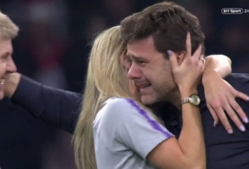 VIDEO: HLV Pochettino bật khóc sau chiến thắng kịch tính trước Ajax