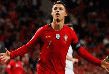 Lập hat-trick vào lưới Thụy Sĩ, Ronaldo lập kỷ lục đáng nhớ