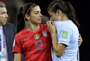 Cầu thủ nữ Thái Lan bị hoảng loạn sau trận thua đậm nhất lịch sử World Cup