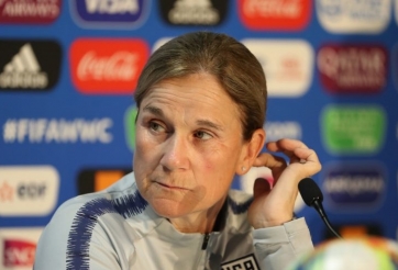 HLV Mỹ: 'Việc gì chúng tôi phải xin lỗi nữ Thái Lan'