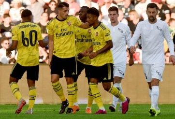 Arsenal đánh bại đối thủ sau loạt đá penalty cân não