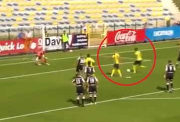 VIDEO: Pha dàn xếp đá penalty tinh quái khiến thủ môn chào thua