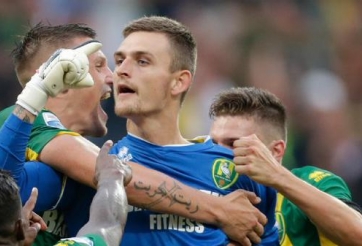 VIDEO: Lên tham gia tấn công, thủ môn lập siêu phẩm 'bọ cạp'