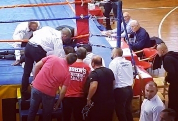 VIDEO: Võ sĩ quyền anh tử vong khi đang thi đấu vì đột quỵ