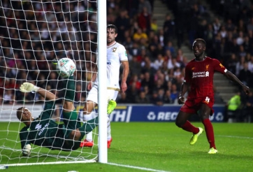 Liverpool nhẹ nhàng vượt qua 'hung thần' của MU