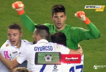 VIDEO: Thủ môn sắm vai người hùng với pha ghi bàn phút cuối