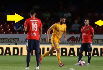 Trận đấu kỳ lạ: Cả đội khoanh tay đứng nhìn đối thủ ghi bàn