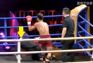 Võ sư Trung Quốc nhào lộn hài hước né đòn của đối thủ