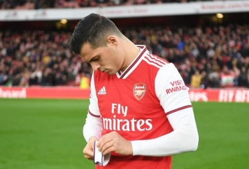 CHÍNH THỨC: Xhaka bị tước băng đội trưởng của Arsenal