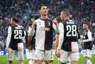 Ronaldo lập cú đúp, Juventus vươn lên dẫn đầu bảng Serie A