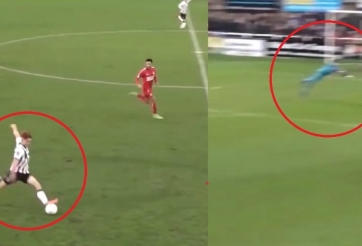 VIDEO: Thủ môn chế giễu cú sút xa từ giữa sân của đối phương