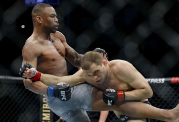 VIDEO: Võ sĩ tung 'mưa' đòn hạ knock-out đối thủ chỉ sau 27 giây