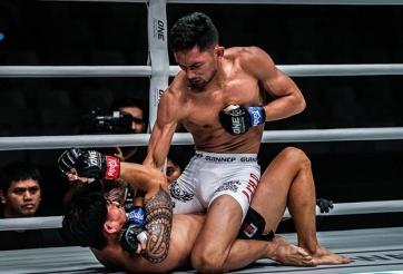 VIDEO: Nhà vô địch SEA Games đấm liên hoàn khiến đồng hương hộc máu