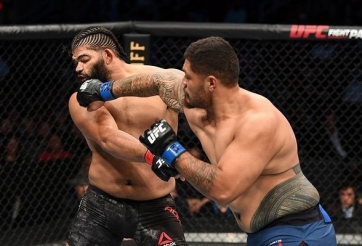 VIDEO: Võ sĩ tung cú đấm 'trời giáng' hạ knock-out đối thủ