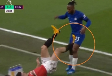 Huyền thoại MU: 'Maguire xứng đáng bị đuổi khỏi sân'