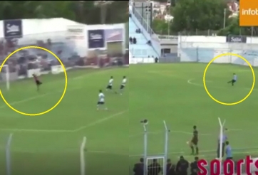 VIDEO: Thủ môn phát bóng vu vơ, vô tình tạo nên siêu phẩm