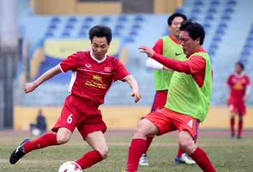 VIDEO: Phó Thủ tướng Vũ Đức Đam đá bóng như thế nào?