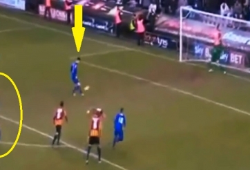 VIDEO: Phối hợp đá penalty chưa từng có trong lịch sử bóng đá