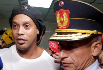 'Ronaldinho đang bị suy sụp trong tù'