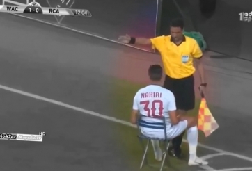 HÀI HƯỚC: Cầu thủ lấy ghế ngồi ăn mừng bàn thắng trước mặt trọng tài