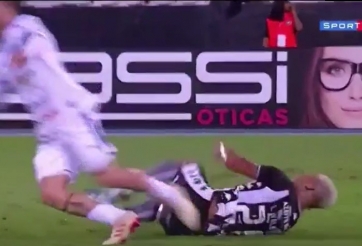 VIDEO: Ăn vạ thế này thì Neymar phải gọi bằng... sư phụ