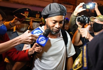 Ronaldinho nhận tin buồn sau khi được thả tự do khỏi nhà tù