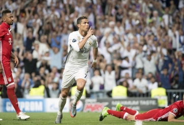 VIDEO: Ronaldo lập cú đúp, Real Madrid ngược dòng đánh bại Bayern