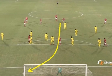 VIDEO: Cựu sao Barca đá phạt 'nã đại bác' từ khoảng cách 40m