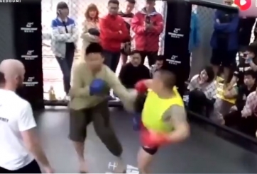 Hổ báo thách đấu, môn đồ Thái Cực Quyền bị võ sĩ Kickboxing đánh 'sấp mặt'