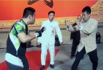 Đệ tử 4 đời của Diệp Vấn bị võ sĩ MMA bị đánh 'tối tăm mặt mũi'