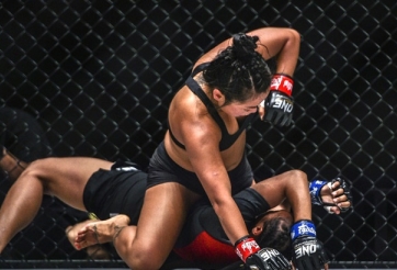 Nữ võ sĩ gốc Việt tung 'mưa' đòn hạ knock-out đối thủ Indonesia