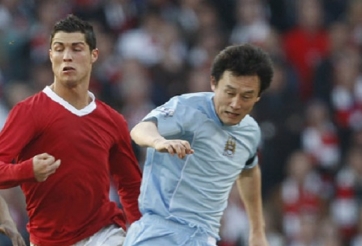 Cầu thủ Trung Quốc đầu tiên ghi bàn tại Ngoại hạng Anh là ai?