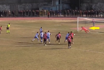 VIDEO: Thủ môn cản phá 2 cú sút penalty và cái kết khó tin