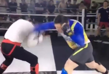 Đánh như 'tấu hài', môn đồ Vịnh Xuân nhận 'mưa' đòn từ võ sĩ MMA