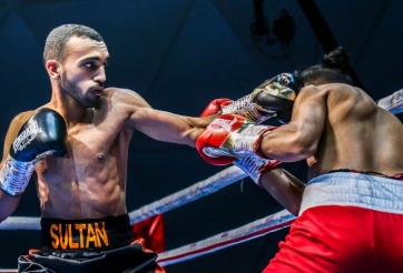 Nhảy múa điên đảo, võ sĩ Indonesia bị đấm 'sấp mặt' ngay trong hiệp 1