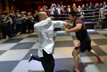 Cao thủ Thái Cực Quyền bị võ sĩ MMA hạ gục chỉ sau 10 giây
