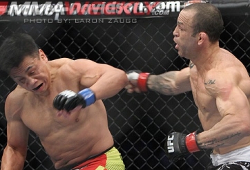 Tấn công dồn dập, Cung Lê bất ngờ bị hạ gục vì pha phản đòn chí mạng