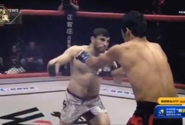 Võ sĩ Nga vờ chào hỏi tung đòn hạ đối thủ trong 3 giây