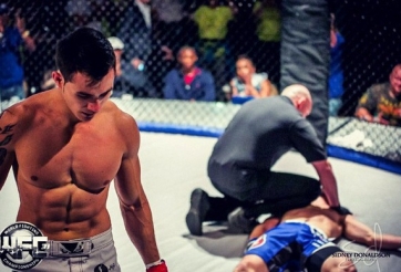 VIDEO: Võ sĩ gốc Việt Thanh Lê tung 'mưa' cú đấm hạ gục đối thủ người Mỹ