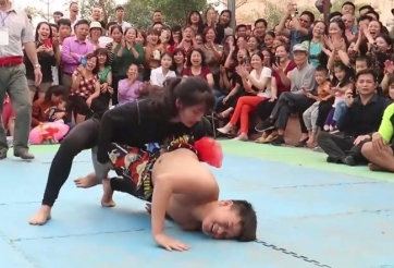 VIDEO: Nữ đô vật xinh đẹp thách đấu trai làng và cái kết khó tin