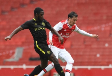 Arsenal thua ngược đội hạng Nhất trước thềm đại chiến với Man City